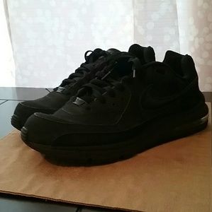 EUC Black Nike Mens 13